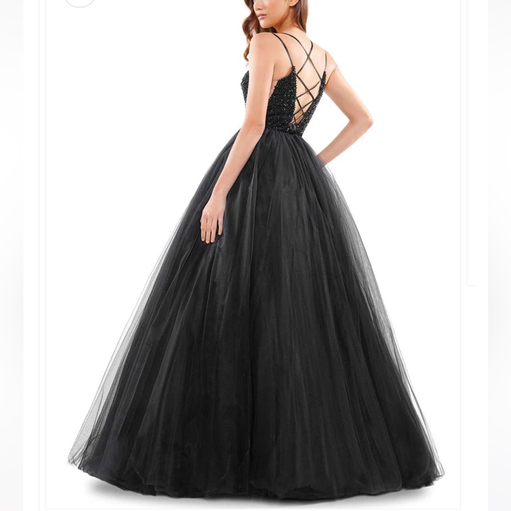 Formal Dress / Prom - Picture 2 of 3